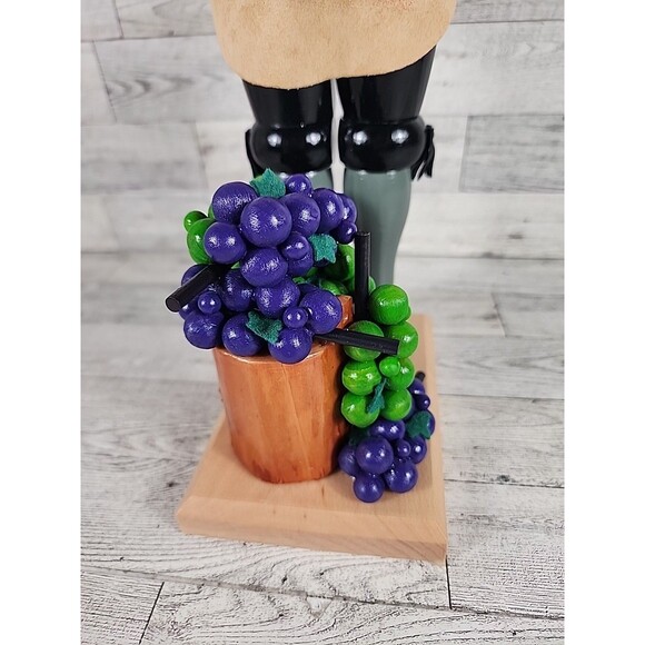 Vintage STEINBACH Nutcracker Winemaker with Tankard & Grapes 18" Wooden w/ Box - Picture 4 of 10